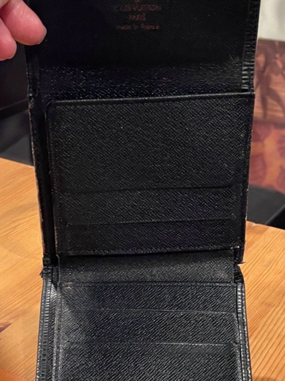 Louis Vuitton Men’s Black Epi Leather Wallet • Classic LV Bifold • Card Holder - Picture 4 of 12